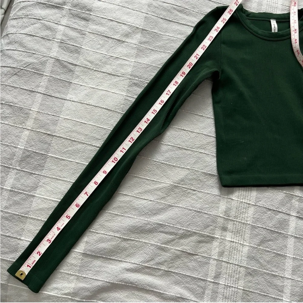 ARITZIA SUNDAY BEST Bliss Cropped Longsleeve Forest Green Size XS